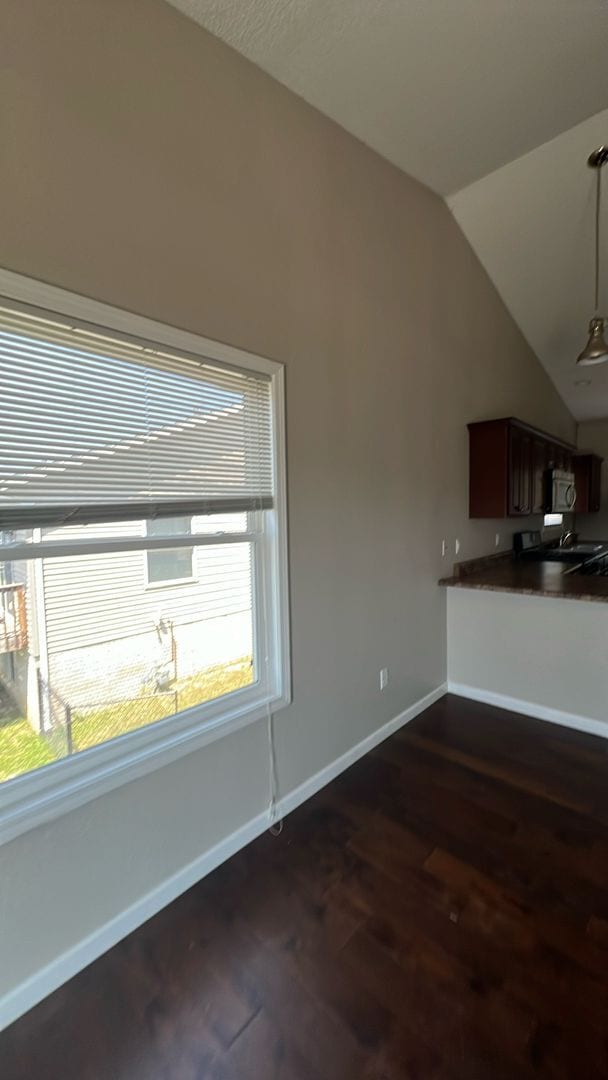 Building Photo - 4 bedrooms 2 bathrooms Duplex in Washington