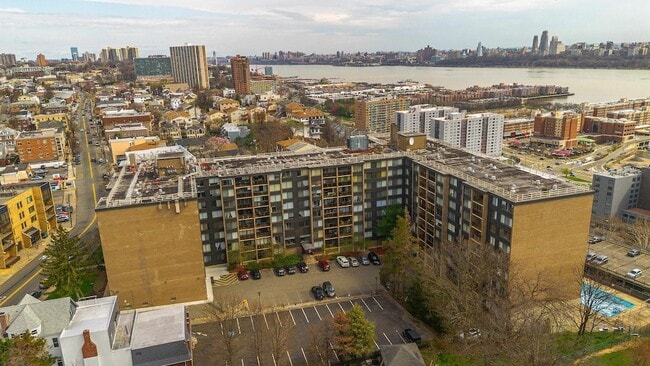 Building Photo - 9060 Palisade Ave