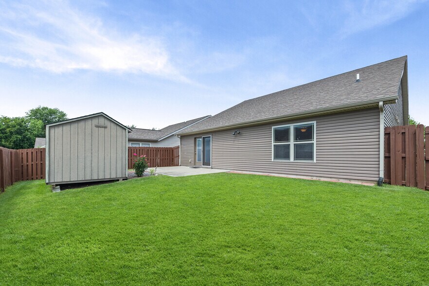 Building Photo - 25 Kettle Ct