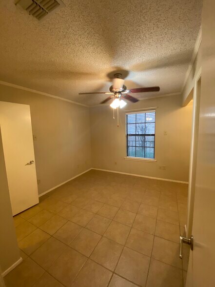 Building Photo - 400 W South Town Dr