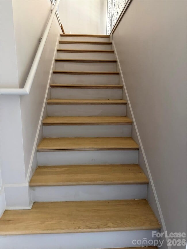 Building Photo - 715 N Graham St