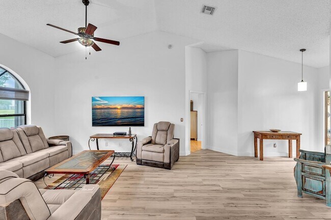 Building Photo - 8099 Cassia Dr