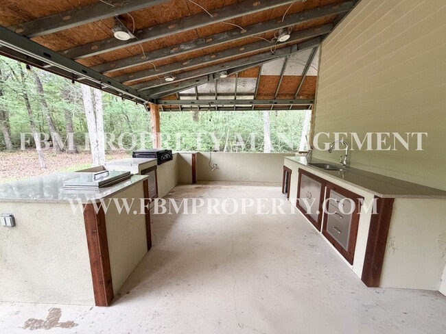 Building Photo - 338 Post Oak Dr