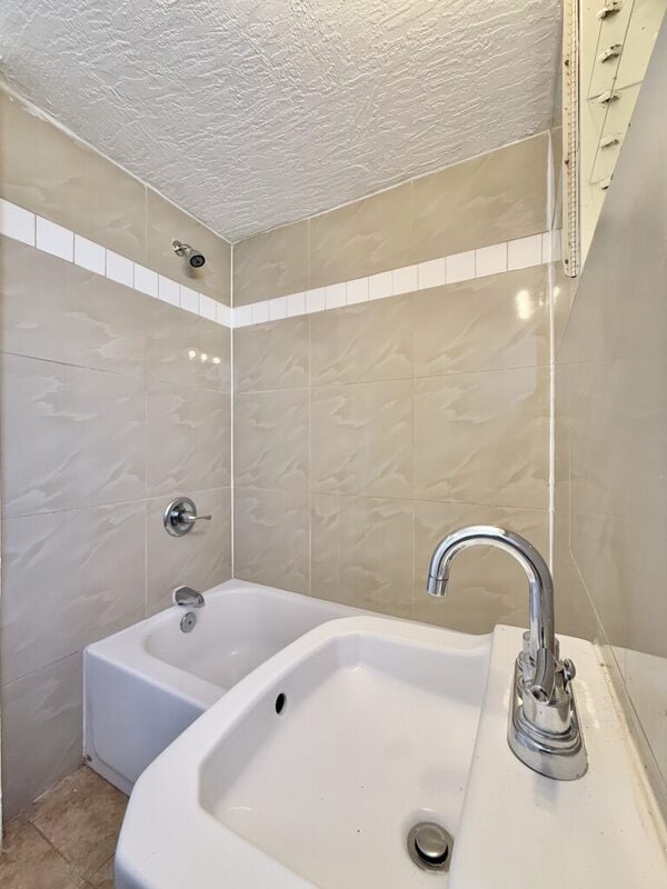 Building Photo - 551 N Ridgewood Ave