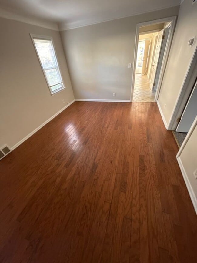 Building Photo - Come see your new home!