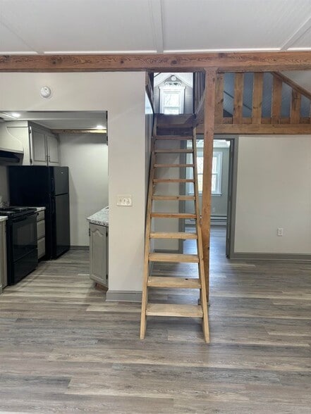 Building Photo - 615 Bean Rd