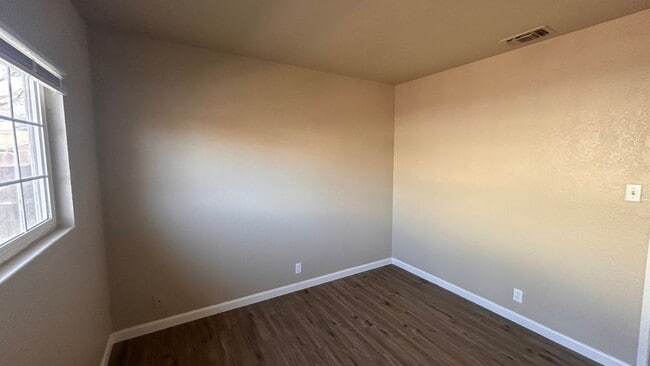 Building Photo - 738 Evergreen Way