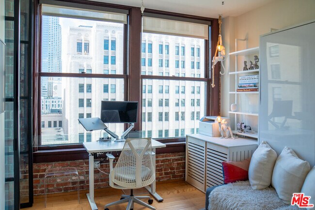 Building Photo - 460 S Spring St