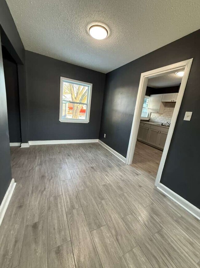 Building Photo - 1266 Russwood Rd