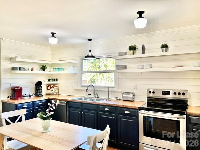 Building Photo - 2931 Belmeade Dr