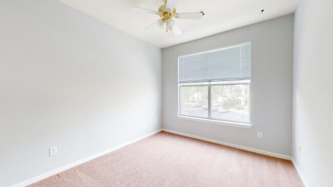 Building Photo - 130 River Landing Dr
