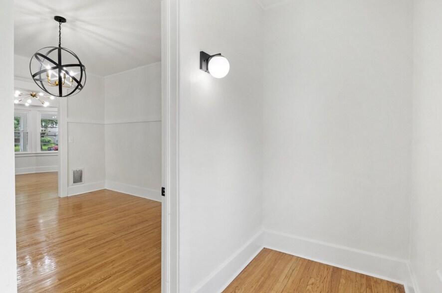 Extra small Room off of dining room - 44 Westchester Ave