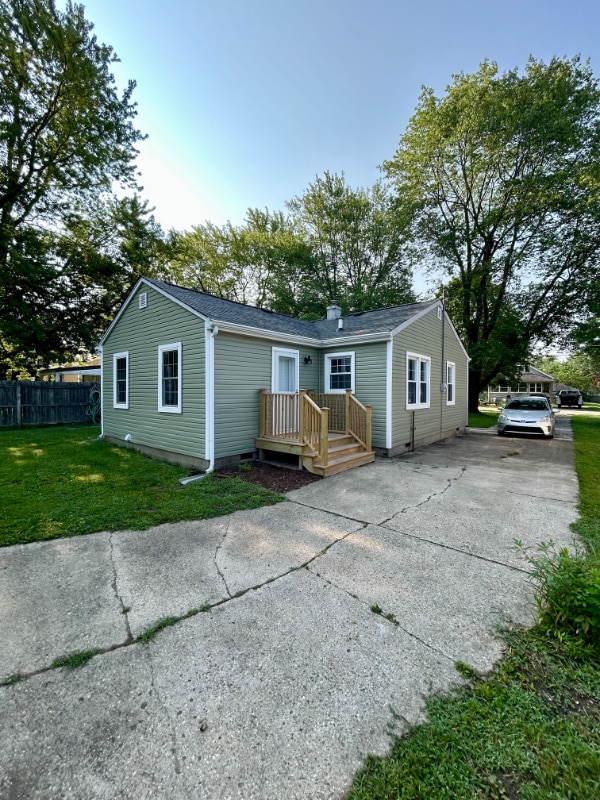 Building Photo - 2324 Van Buskirk Rd