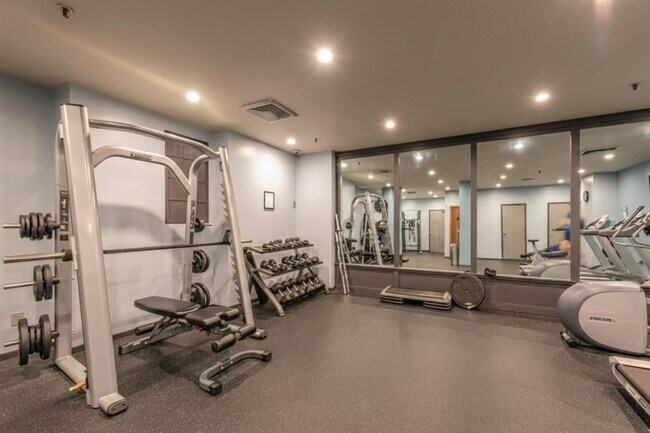 Building Photo - 205 10th St