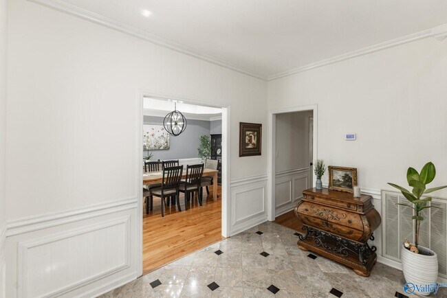 Building Photo - 15033 Greentree Trail SE