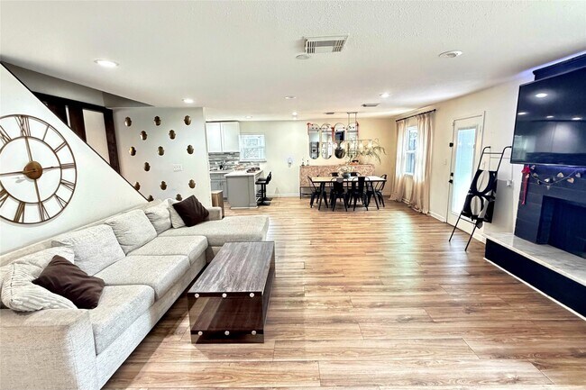 Building Photo - 12407 Whittington Dr