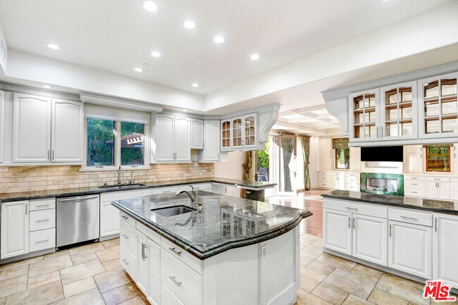 Building Photo - 219 S Willaman Dr