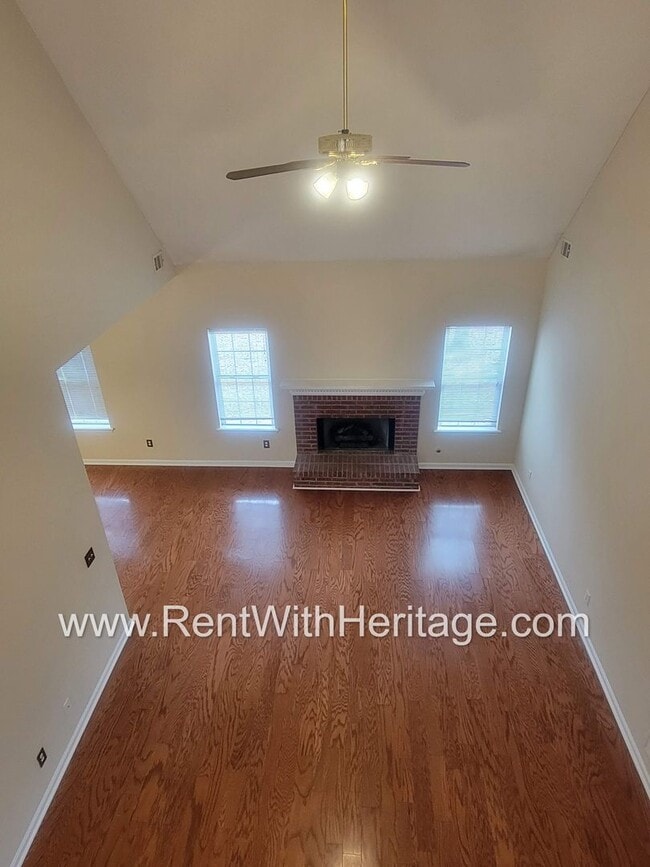 Building Photo - WOW!!...GORGEOUS HOME/HARDWOOD FLOORS/ UPGRADES GALLORE / SWIM - TENNIS