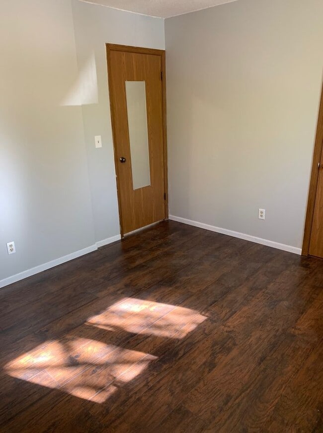 Building Photo - 315 Foxfire Dr