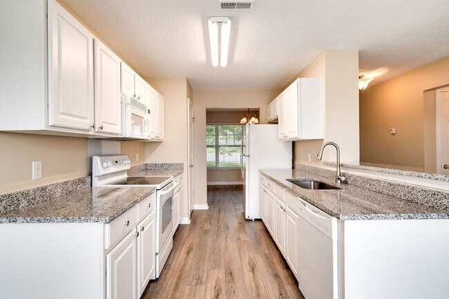 Building Photo - 102 Wagon Ct
