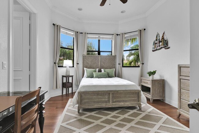 Building Photo - 10703 Versailles Blvd