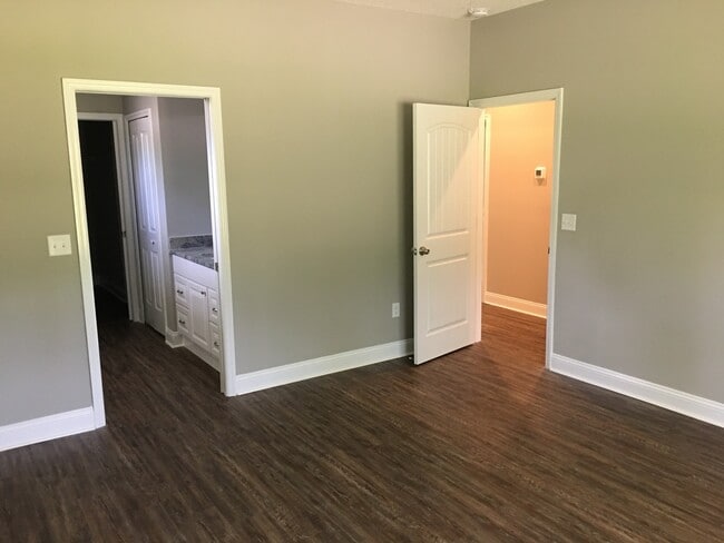 Building Photo - 3/2 House For Rent in Northside Jax!