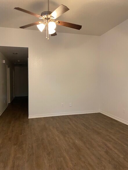 Building Photo - 3714 Oldenburg Ln