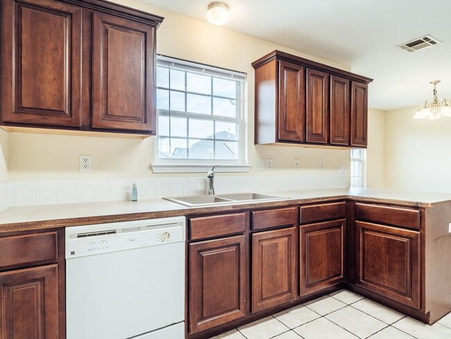 Building Photo - 2402 SW 19th St