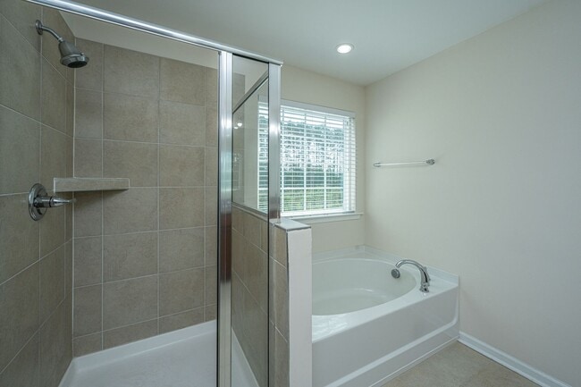 Building Photo - 201 Bigleaf Ct