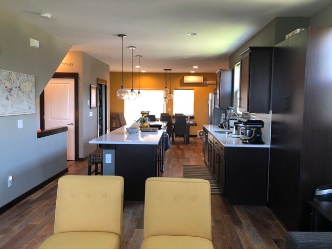 Building Photo - 7160 27th Ave SW