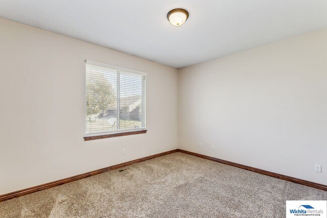 Building Photo - 11716-11718 Crestwood