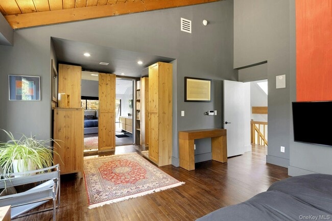 Building Photo - 16 Old Wagon Rd