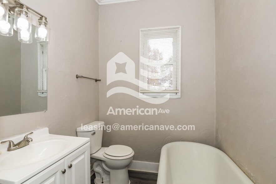 Building Photo - 2205 S William St