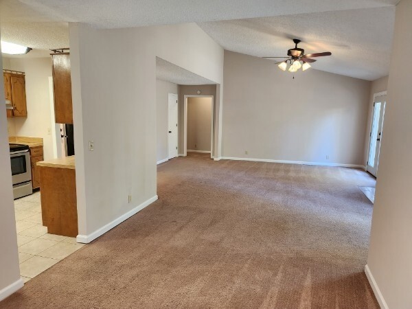 Building Photo - 7875 Saundersville Rd