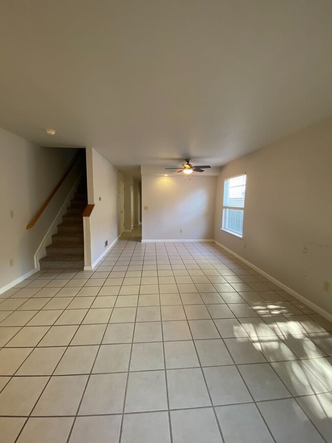 Building Photo - 2111-2115 Perkins Way
