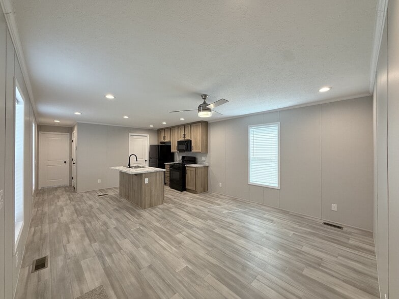 Building Photo - 52962 N Yorktown Ct
