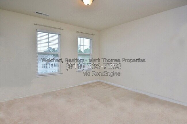 Building Photo - 100 Stratford Lakes Dr