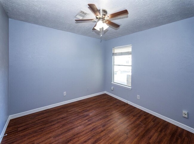 Building Photo - 218 Page Ln