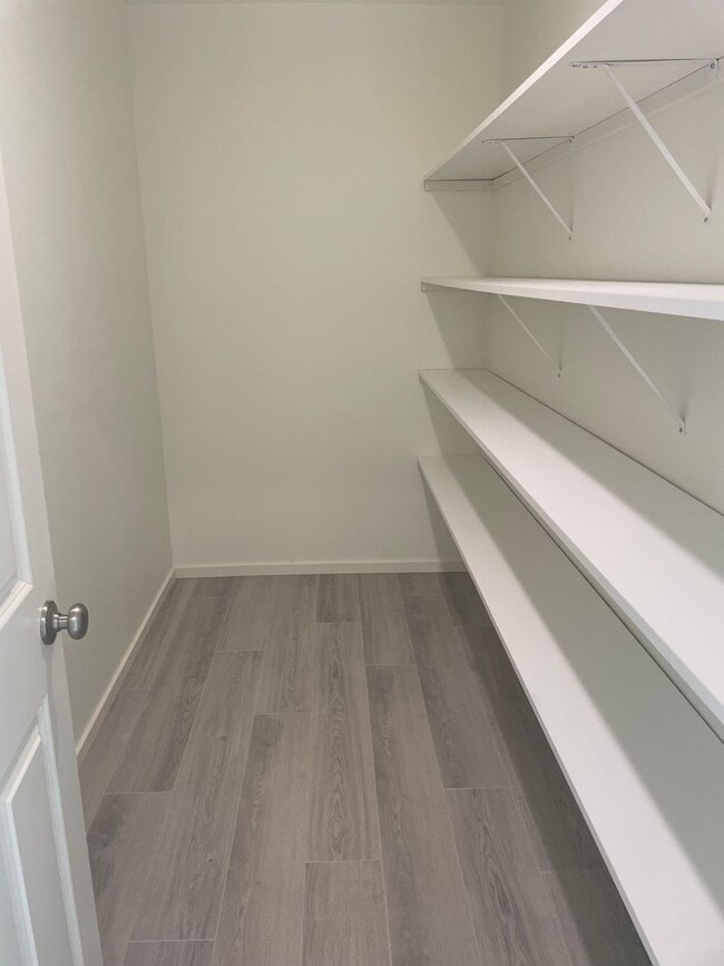 Building Photo - Single Level Freeland Home and Pet Friendly!