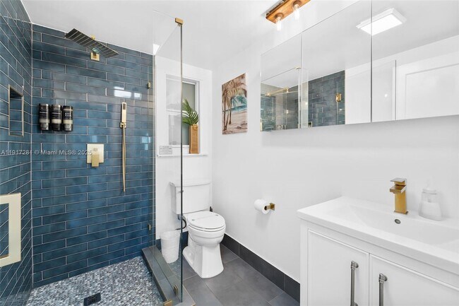 Building Photo - 1464 NE 24th St