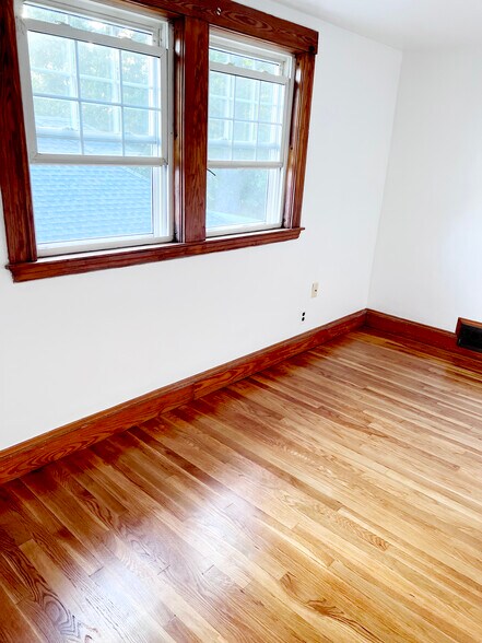 Back Bedroom - windows - 96 Lawrence St