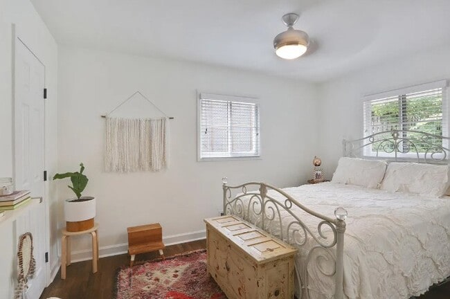 Building Photo - 2129 Arlington Ave NE