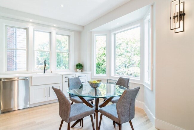 Building Photo - 89 University Rd