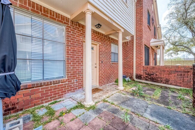 Building Photo - 1103 Dulles Ave