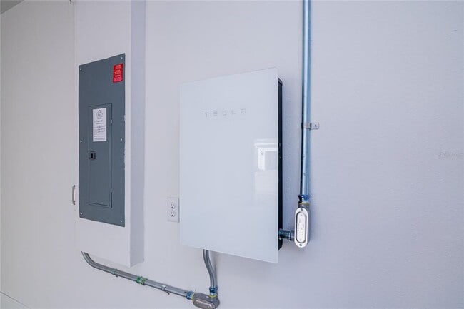 Building Photo - 6487 Cyrils Dr