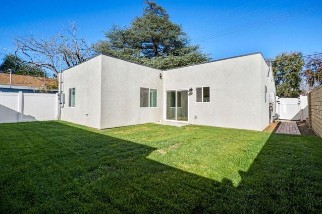 Building Photo - 17434 Saticoy St