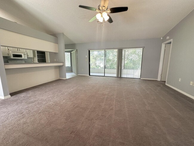 Building Photo - "Charming 2-Bed, 2-Bath Retreat on Apple O...