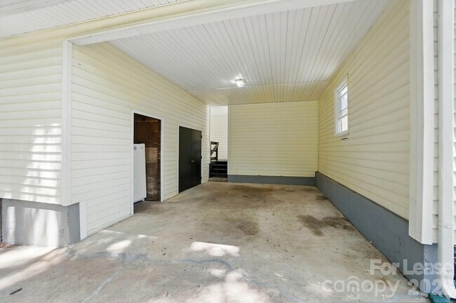 Building Photo - 2413 Hoffman St