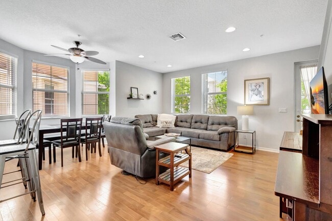 Building Photo - 4320 Blowing Point Pl