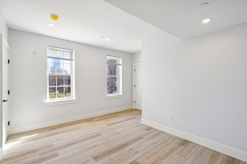 Building Photo - 3439 Lancaster Ave